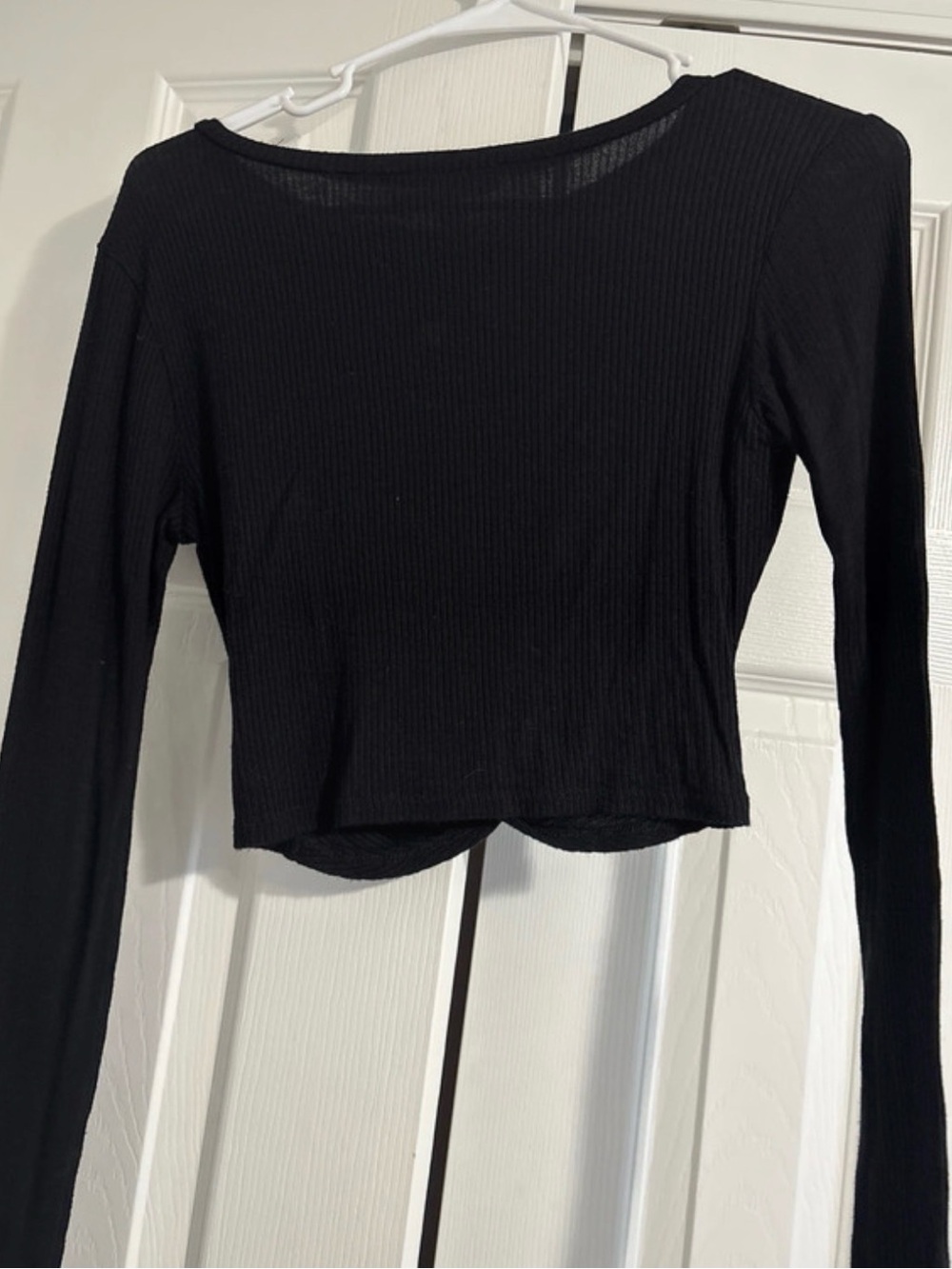 Black Twist-Knot Long Sleeve Crop Top - Picture 2 of 2